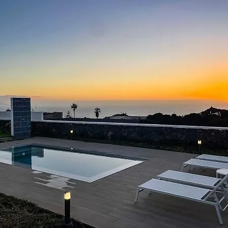 Veni Mit Privatpool In Am Neuen Lavastrom Villa